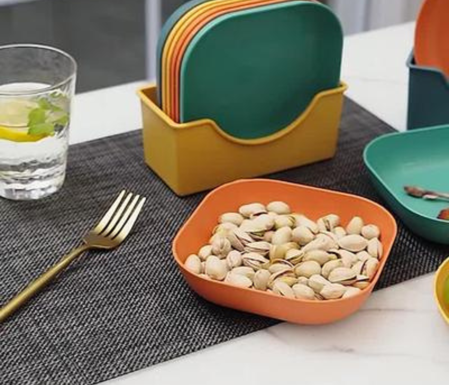 Plastic Multicolor Plates